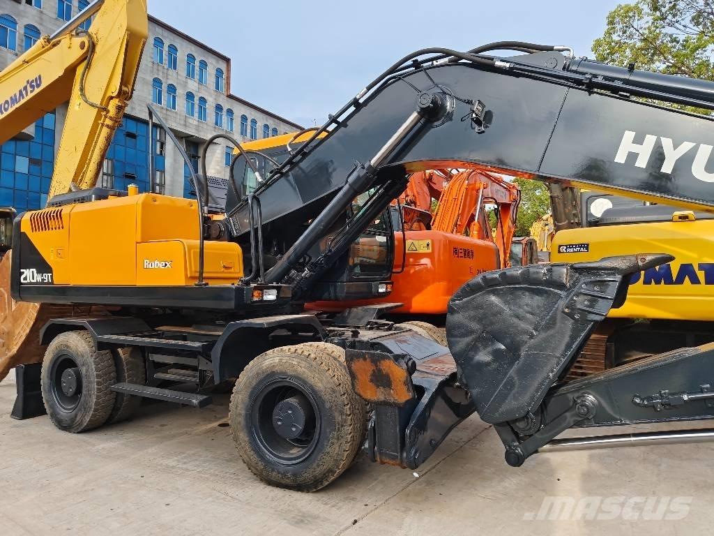 Hyundai R210w-9 Ekskavatori uz riteņiem