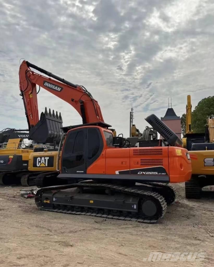 Doosan 225 DX Kāpurķēžu ekskavatori