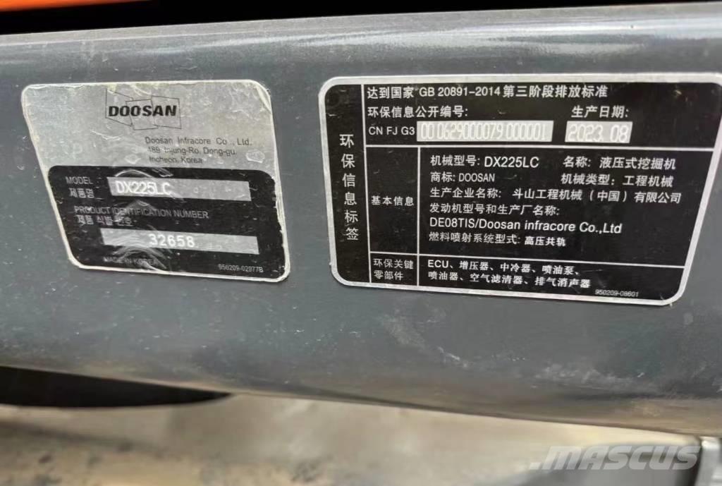 Doosan 225 DX Kāpurķēžu ekskavatori