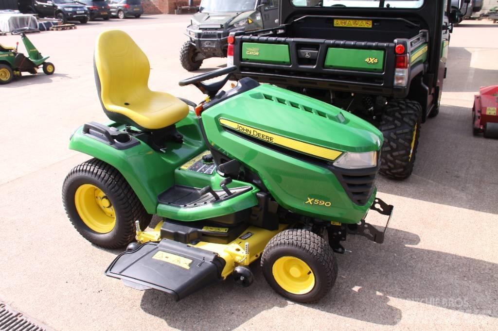 John Deere X 590 Mauriņa traktors