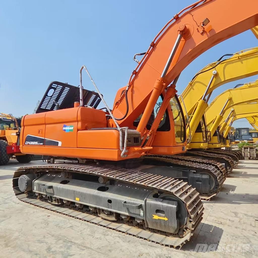 Doosan DX225LC-9C Kāpurķēžu ekskavatori