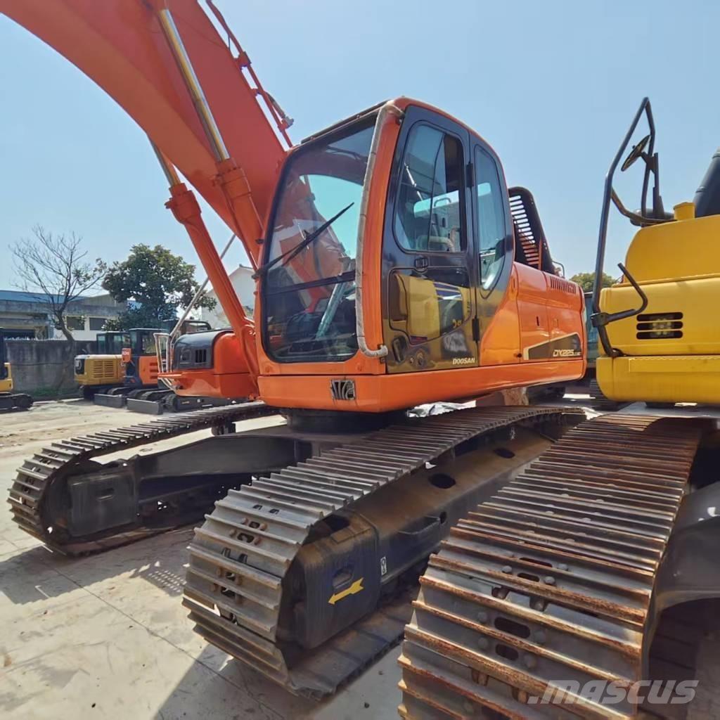 Doosan DX225LC-9C Kāpurķēžu ekskavatori