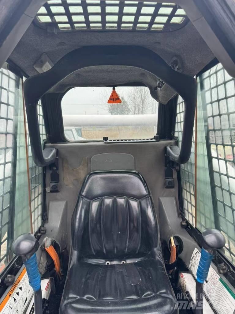 Bobcat S 300 Lietoti riteņu kompaktiekrāvēji