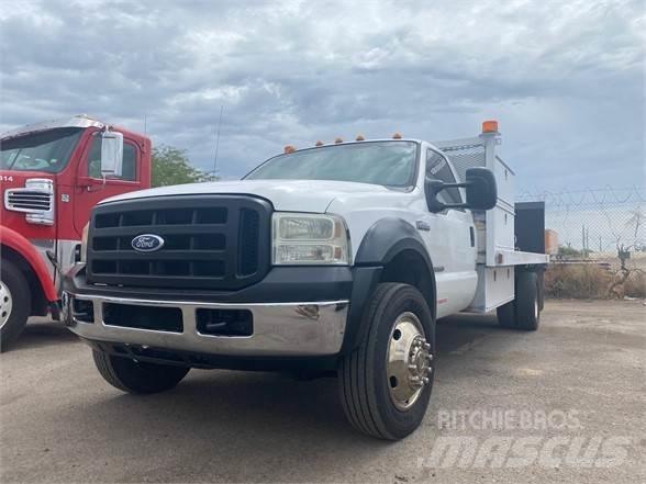 Ford F550 Platformas/izkraušana no sāniem
