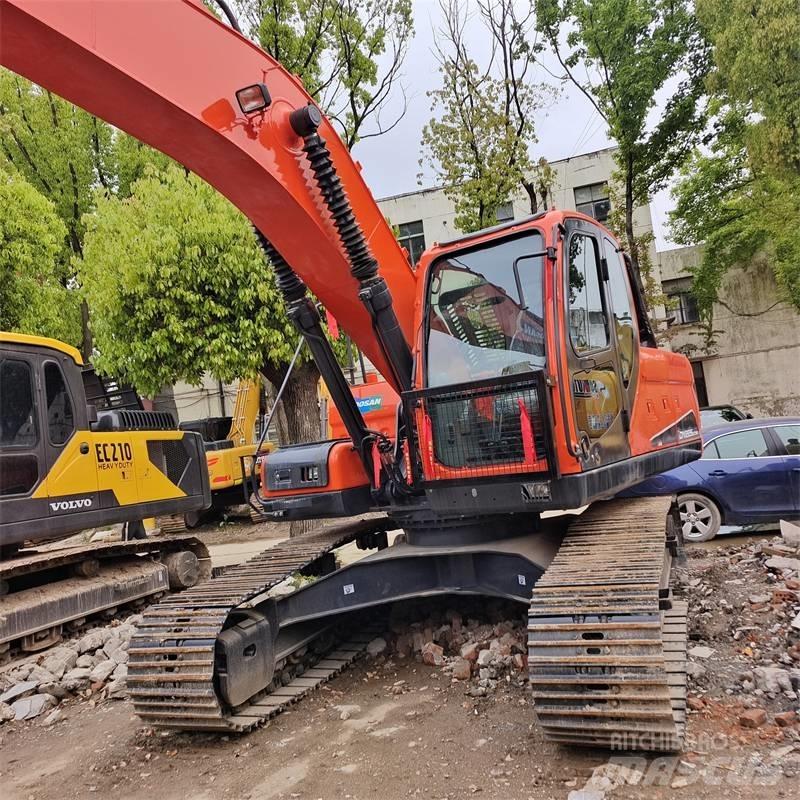 Doosan 225 LC Kāpurķēžu ekskavatori