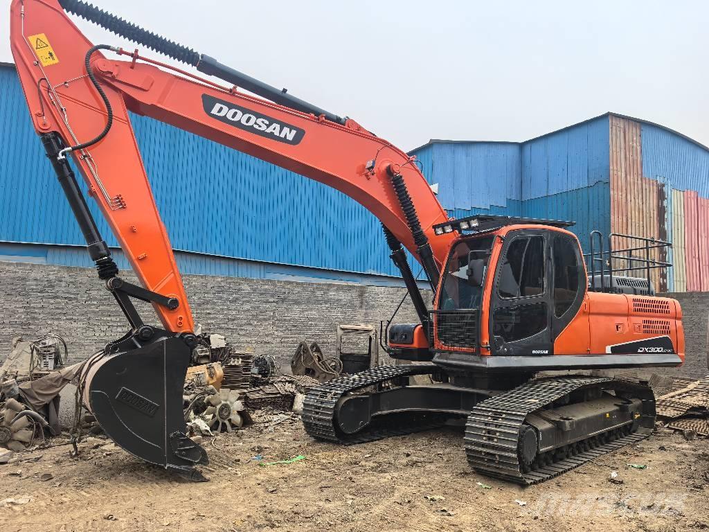 Doosan DX300 Kāpurķēžu ekskavatori
