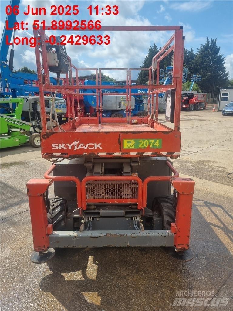 SkyJack SJ 6832 RT Šķerveida pacēlāji