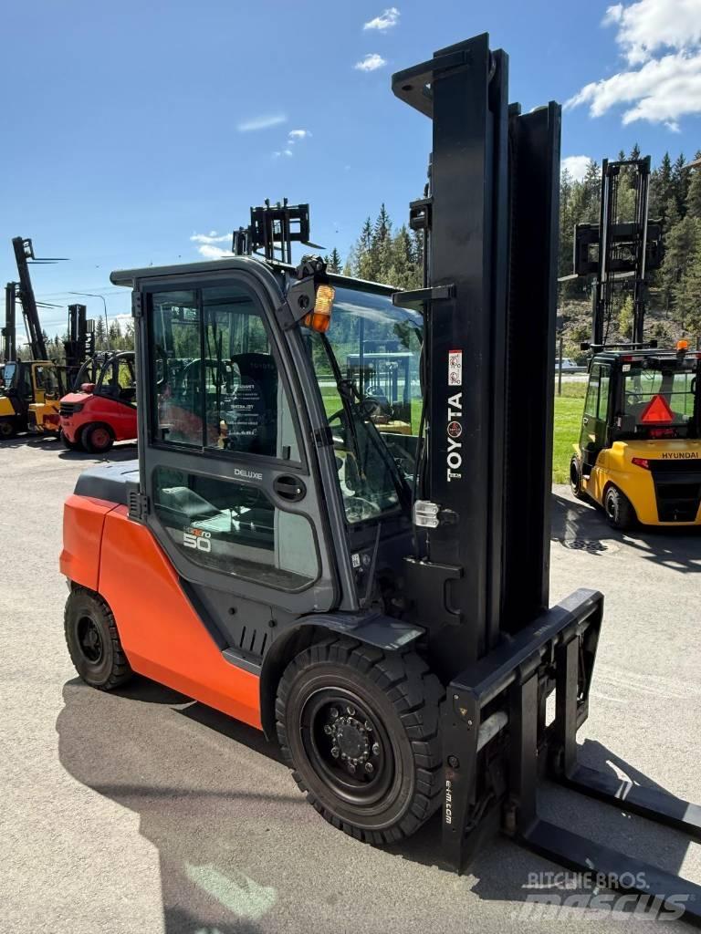 Toyota 40-8 FD45 N Tehnika ar dīzeļa dzinēju