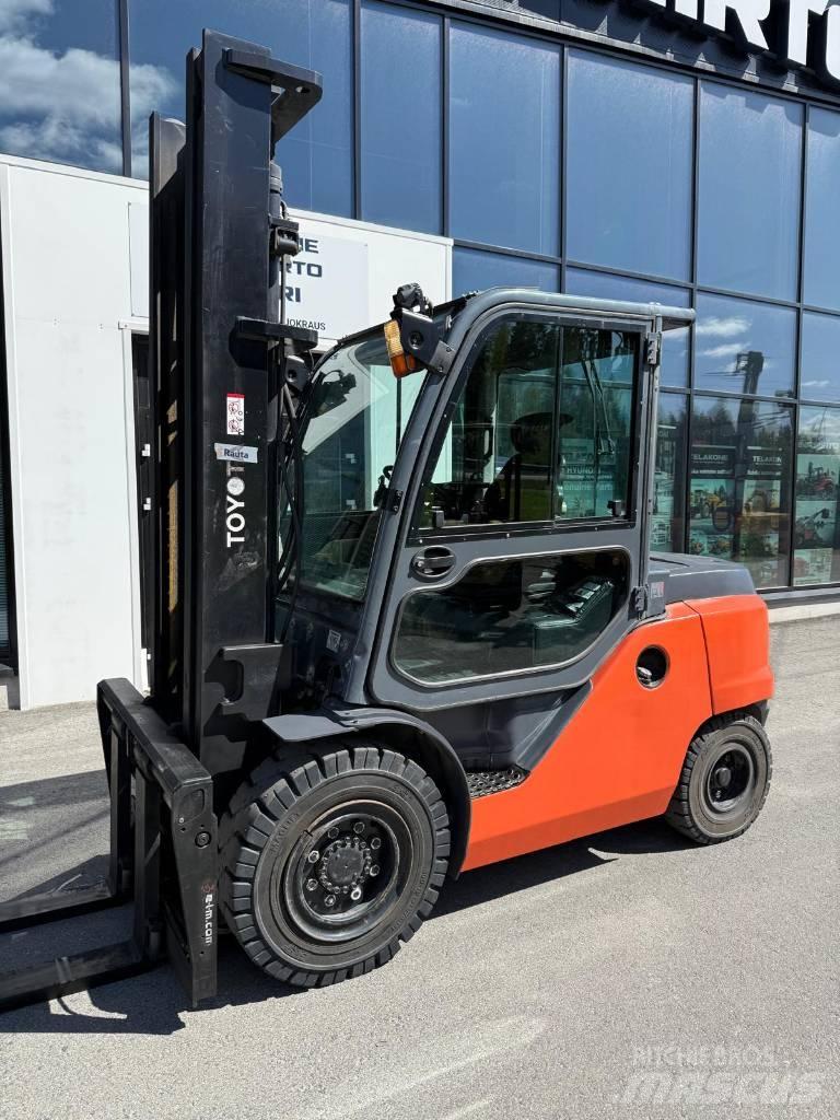 Toyota 40-8 FD45 N Tehnika ar dīzeļa dzinēju