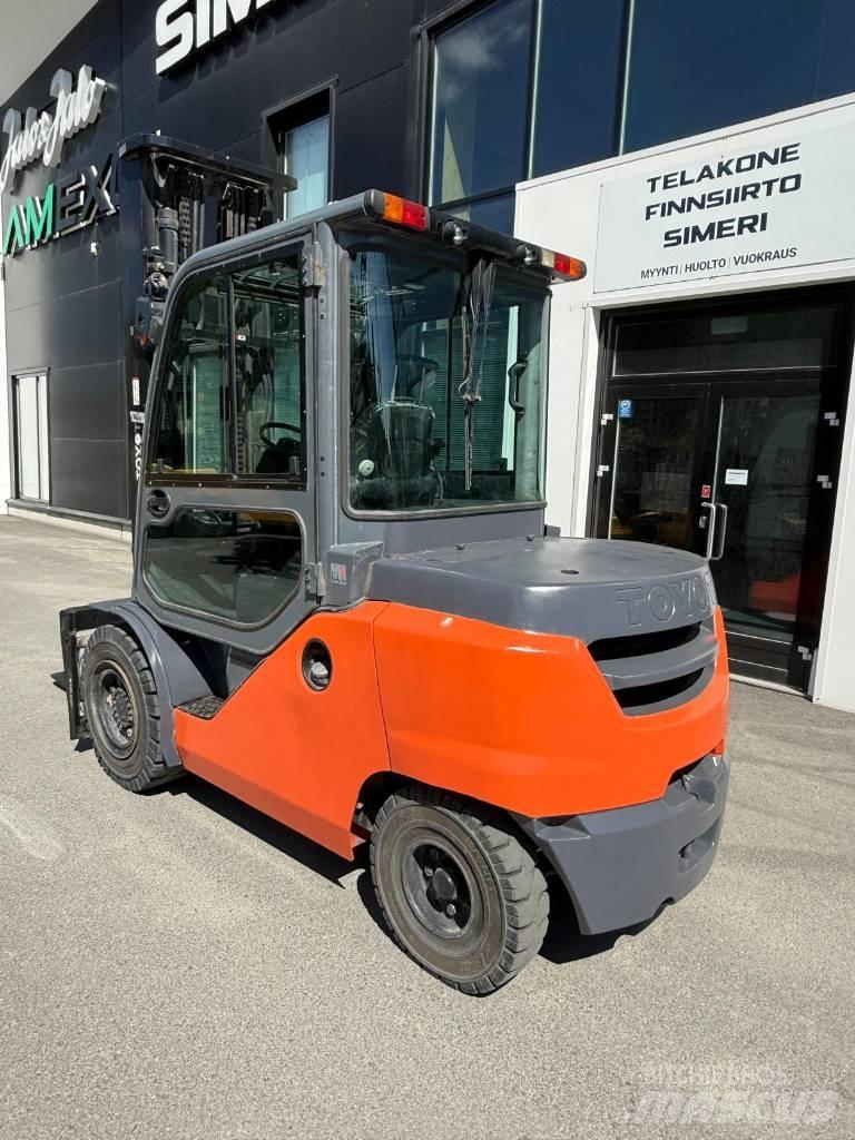 Toyota 40-8 FD45 N Tehnika ar dīzeļa dzinēju
