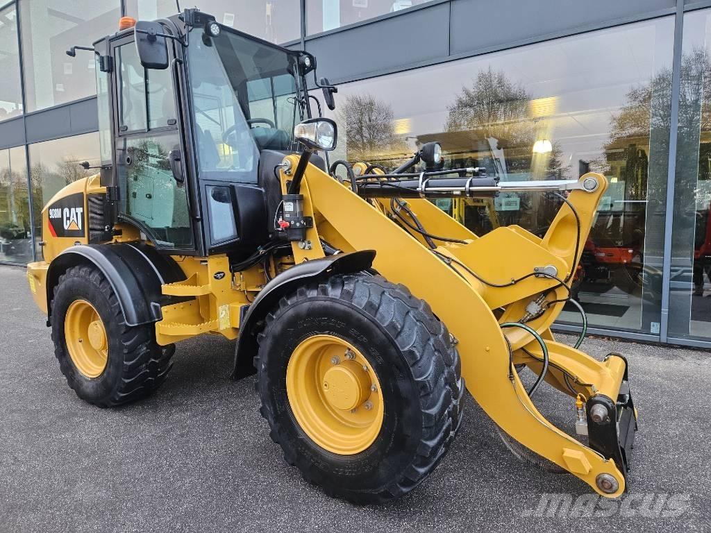 CAT 908m Iekrāvēji uz riteņiem