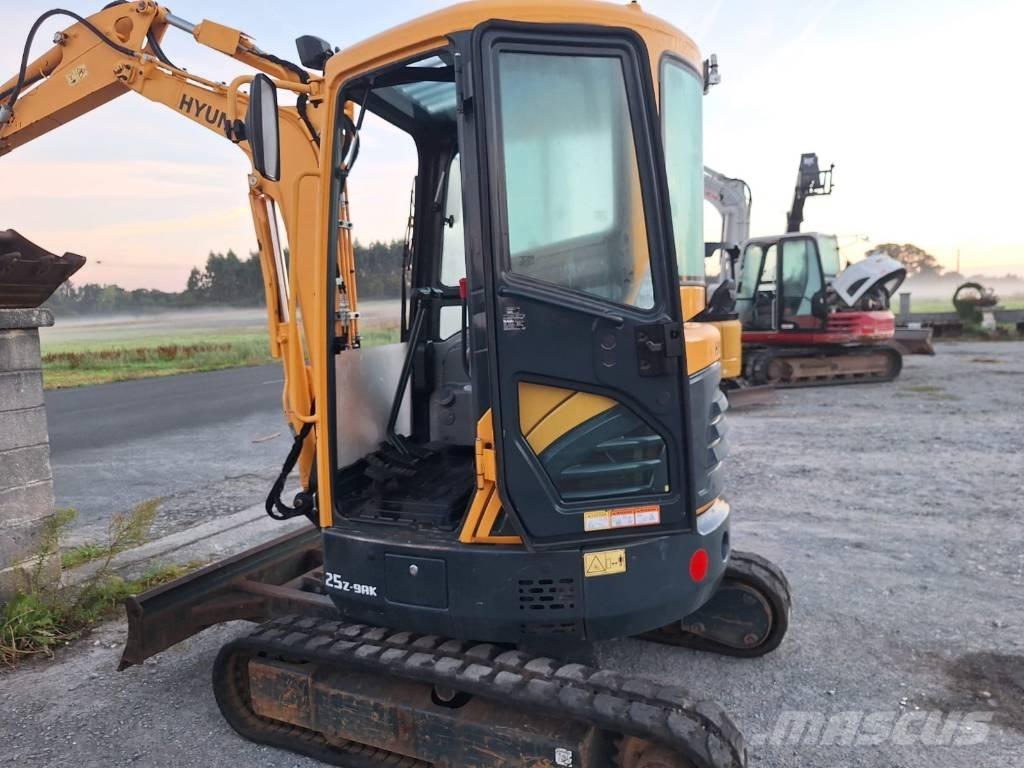Hyundai 25 Z-9 AK Mini ekskavatori < 7 t