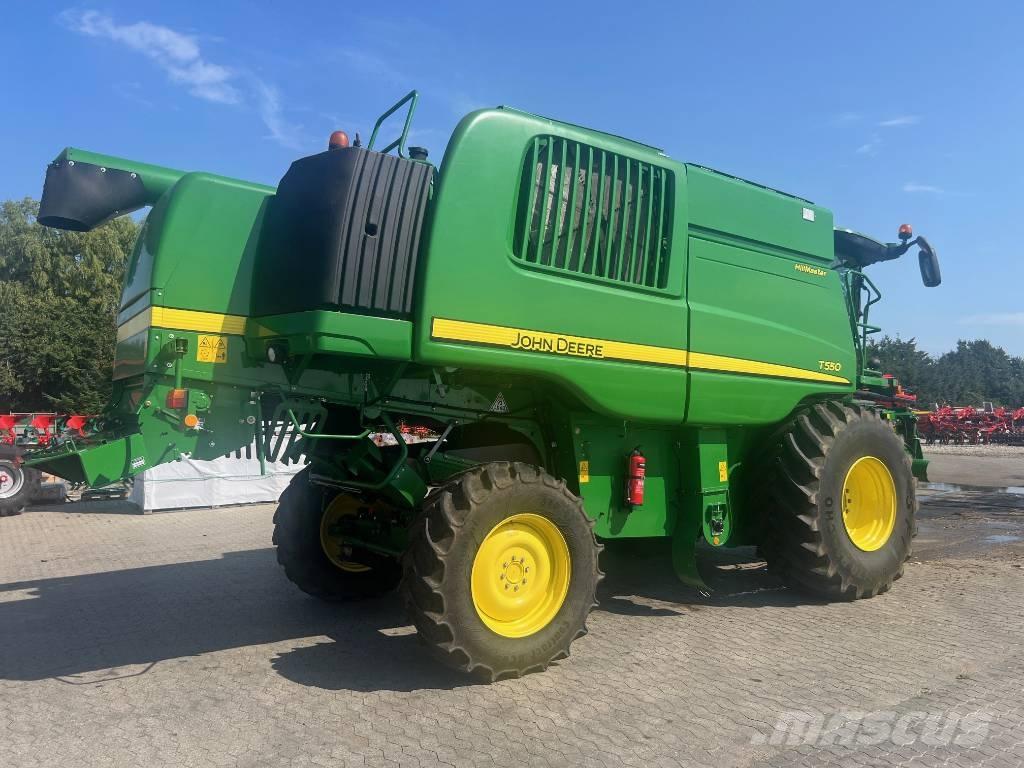John Deere T 550 Ražas novākšanas kombaini