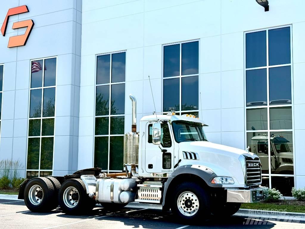 Mack GU 813 Vilcēji