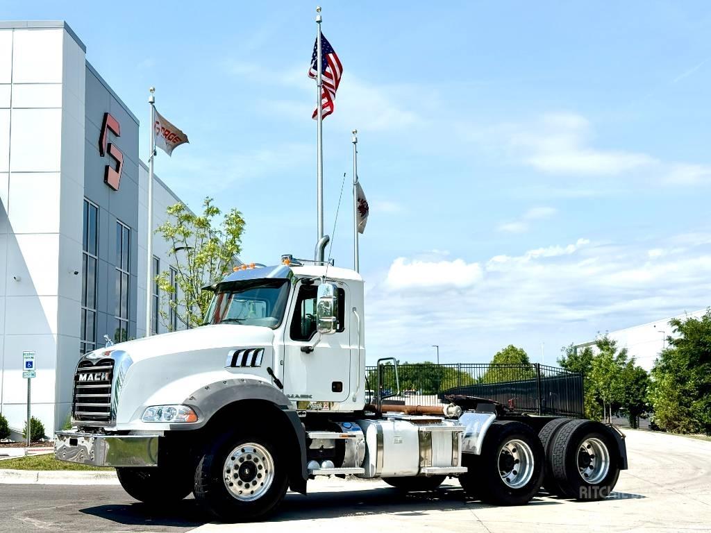 Mack GU 813 Vilcēji