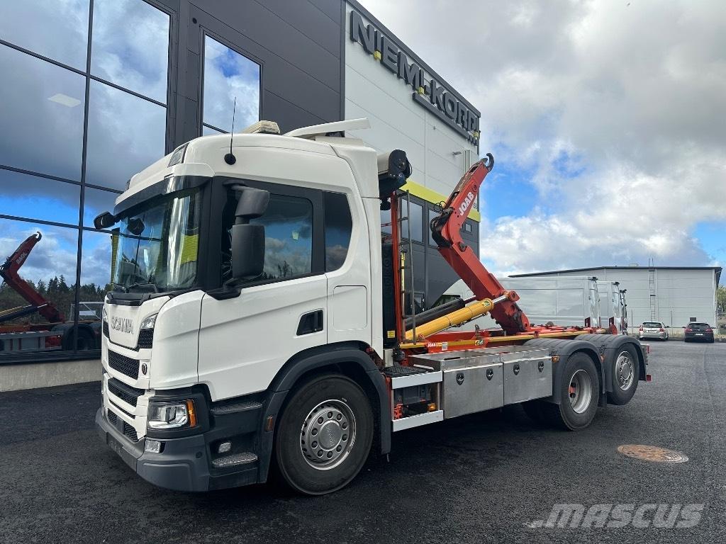 Scania P 370 6x2*4 Treileri ar āķi