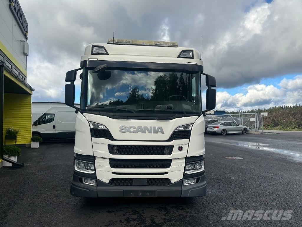 Scania P 370 6x2*4 Treileri ar āķi