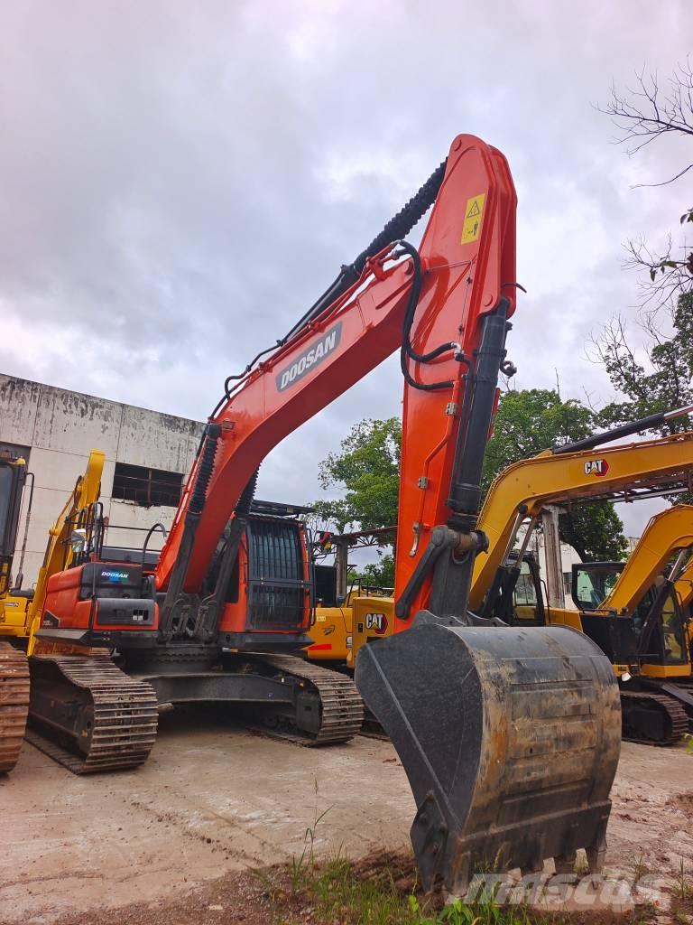 Doosan DX 300 LC-9C Kāpurķēžu ekskavatori