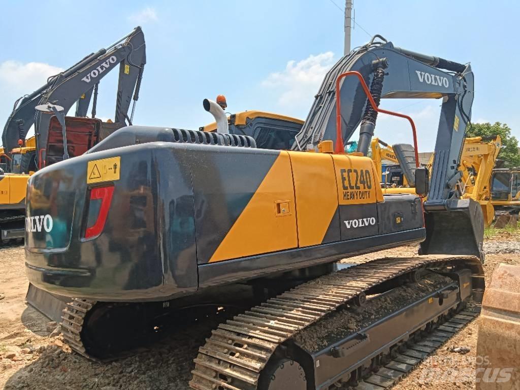 Volvo EC 240 Kāpurķēžu ekskavatori