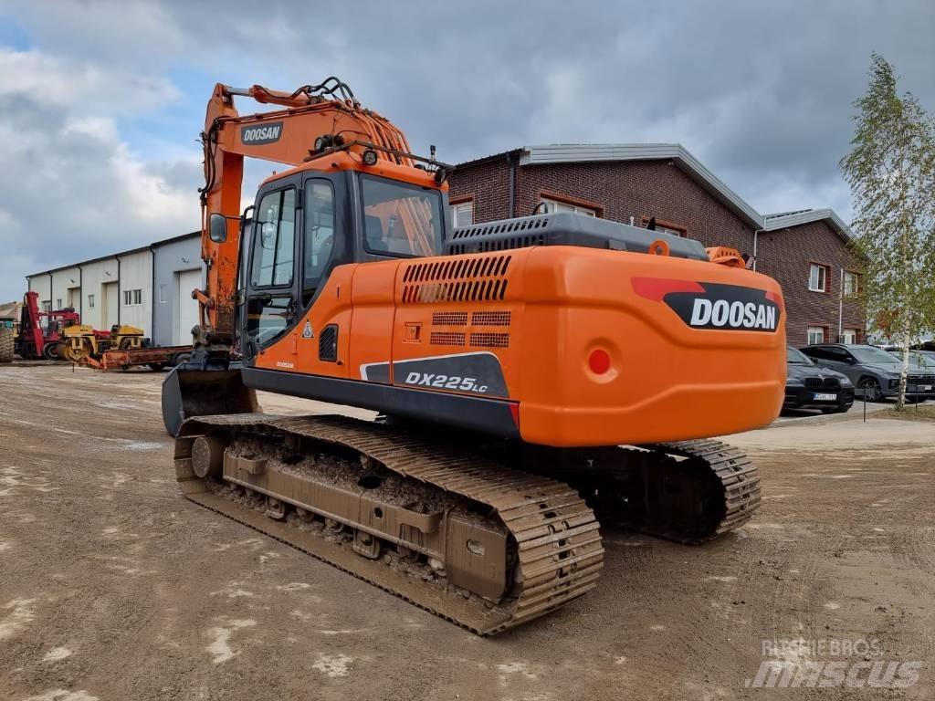 Doosan DX 225 LC-3 Kāpurķēžu ekskavatori
