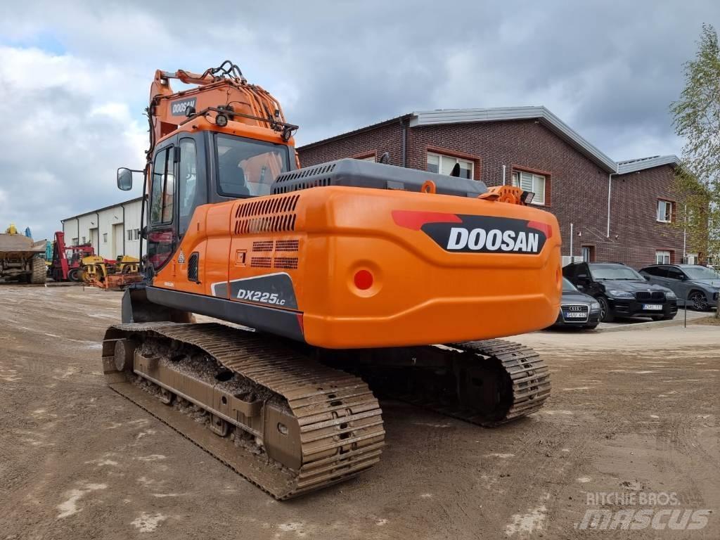 Doosan DX 225 LC-3 Kāpurķēžu ekskavatori