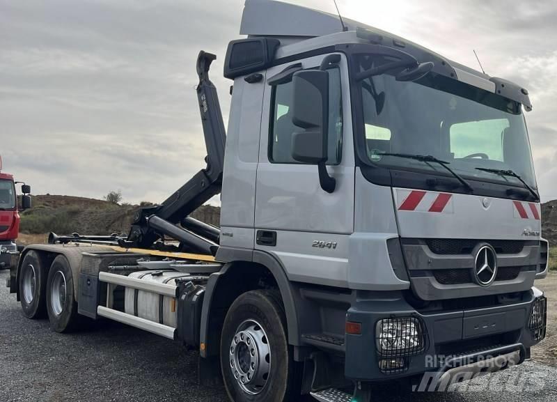 Mercedes-Benz 2641 Smagās mašīnas ar konteineriem