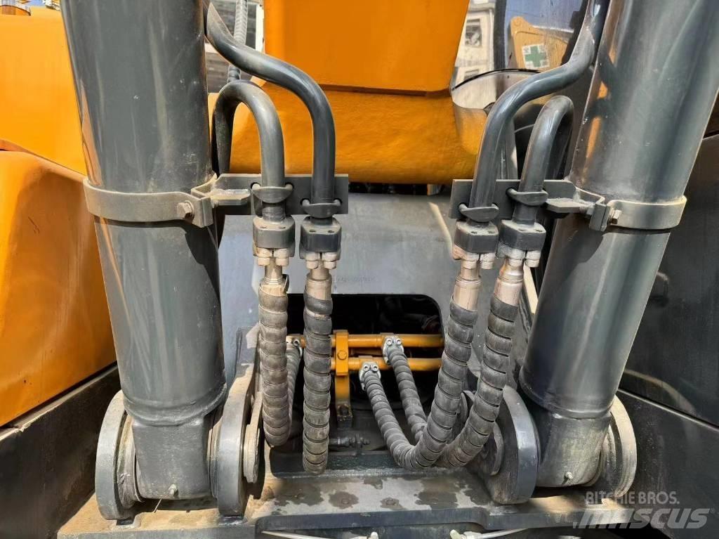Hyundai R220LC-9S Kāpurķēžu ekskavatori