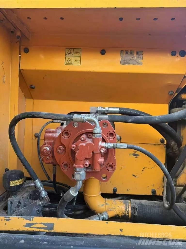 Hyundai Robex 215-7 Kāpurķēžu ekskavatori