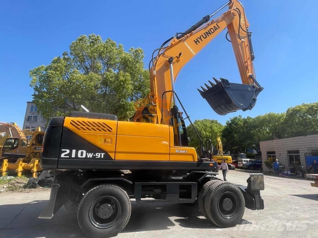 Hyundai 210W-9 Ekskavatori uz riteņiem