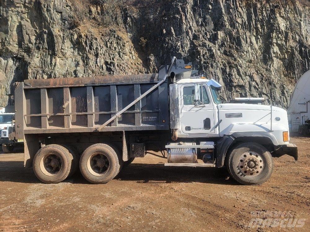 Mack CL 713 Pašizgāzējs