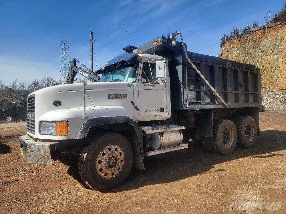 Mack CL 713 Pašizgāzējs
