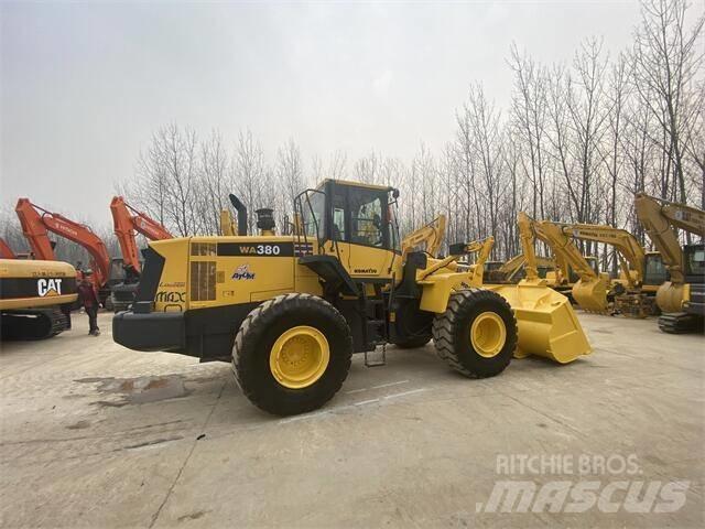 Komatsu WA380 Iekrāvēji uz riteņiem
