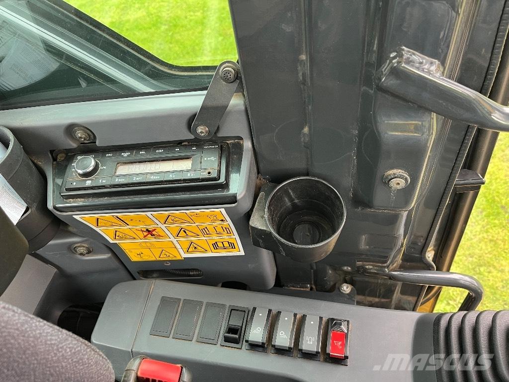 Komatsu PW 118 Ekskavatori uz riteņiem