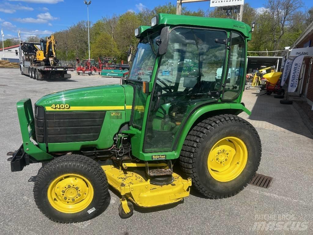 John Deere 4400 Kompaktie traktori