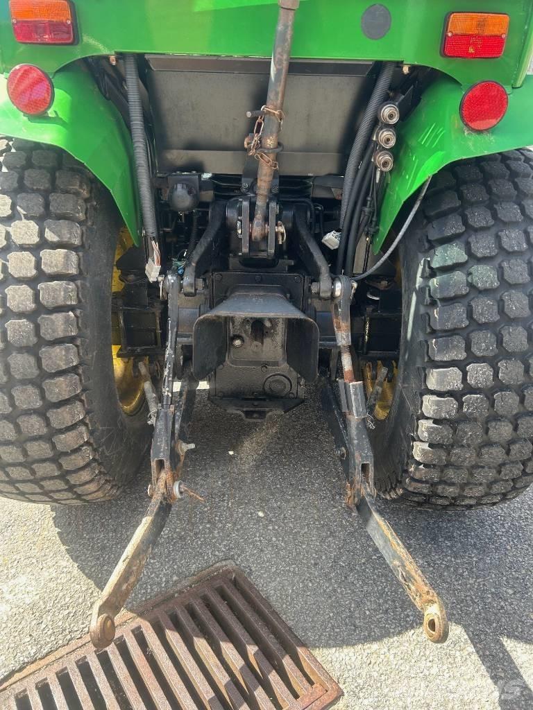 John Deere 4400 Kompaktie traktori
