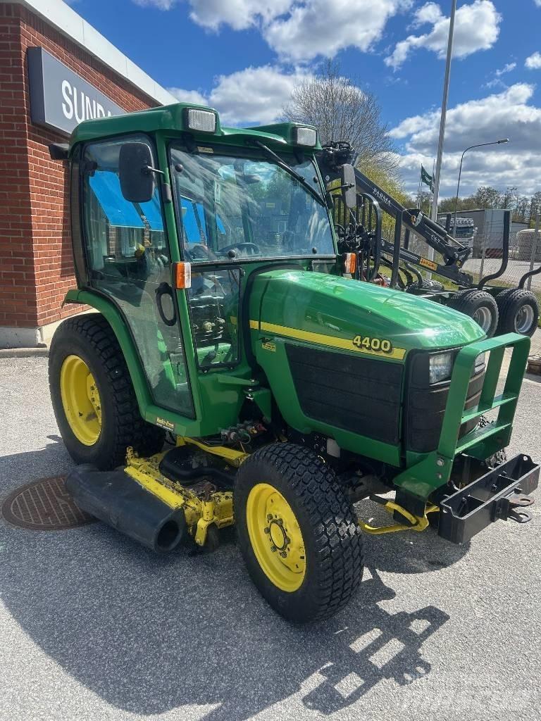 John Deere 4400 Kompaktie traktori