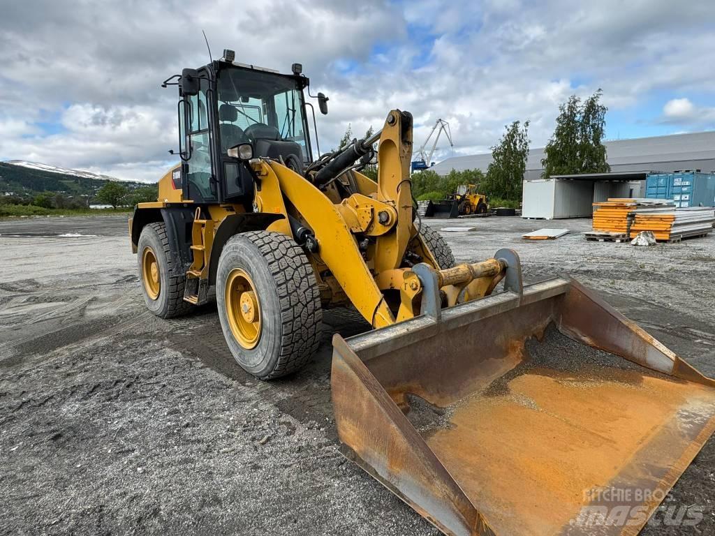 CAT 918 M Iekrāvēji uz riteņiem