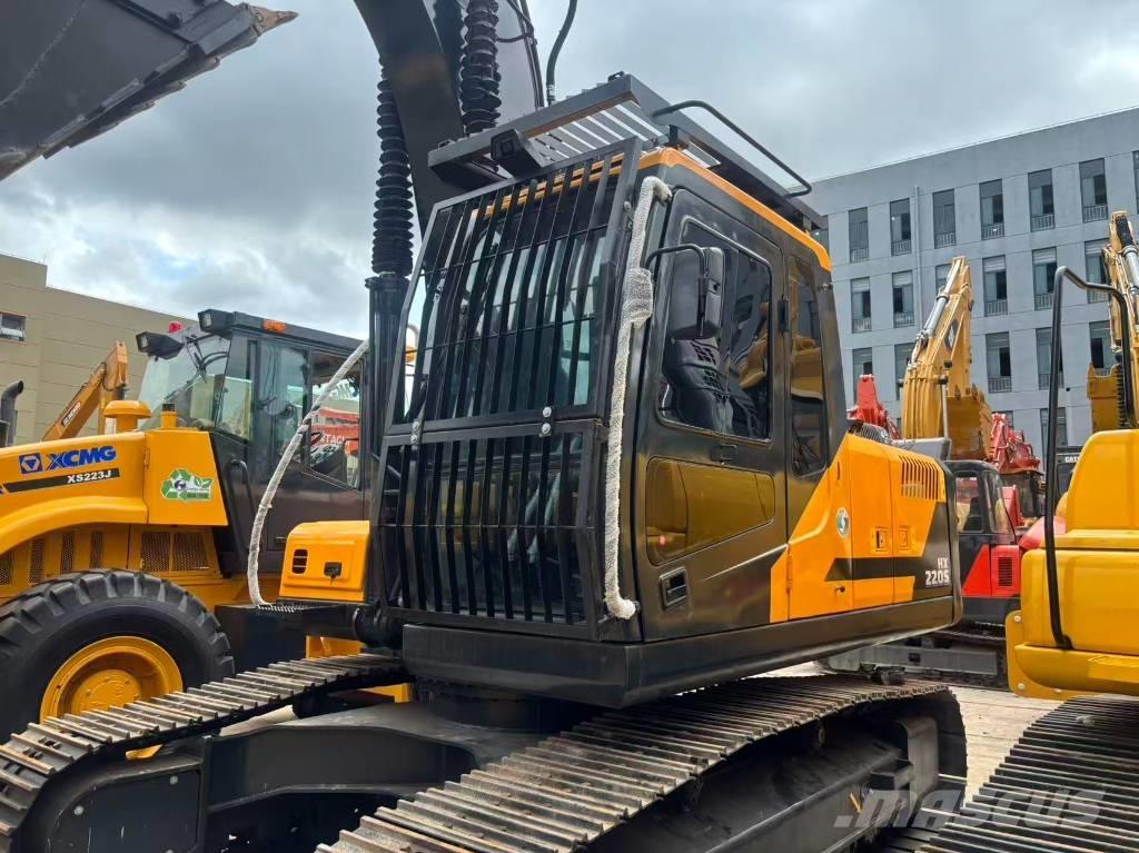 Hyundai HX 220 Kāpurķēžu ekskavatori