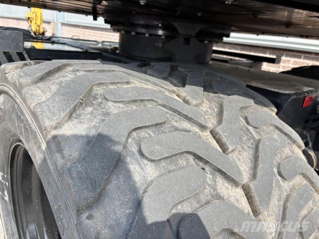 Yanmar B75W Ekskavatori uz riteņiem
