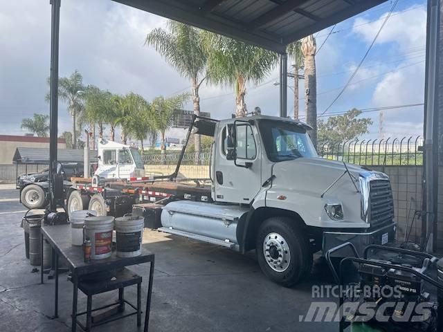 Freightliner 114SD Kabeļu pacēlājs nomontējamām kravas mašīnām