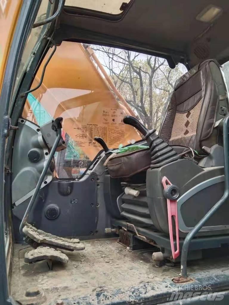 Hyundai R215-9T Ekskavatori uz riteņiem