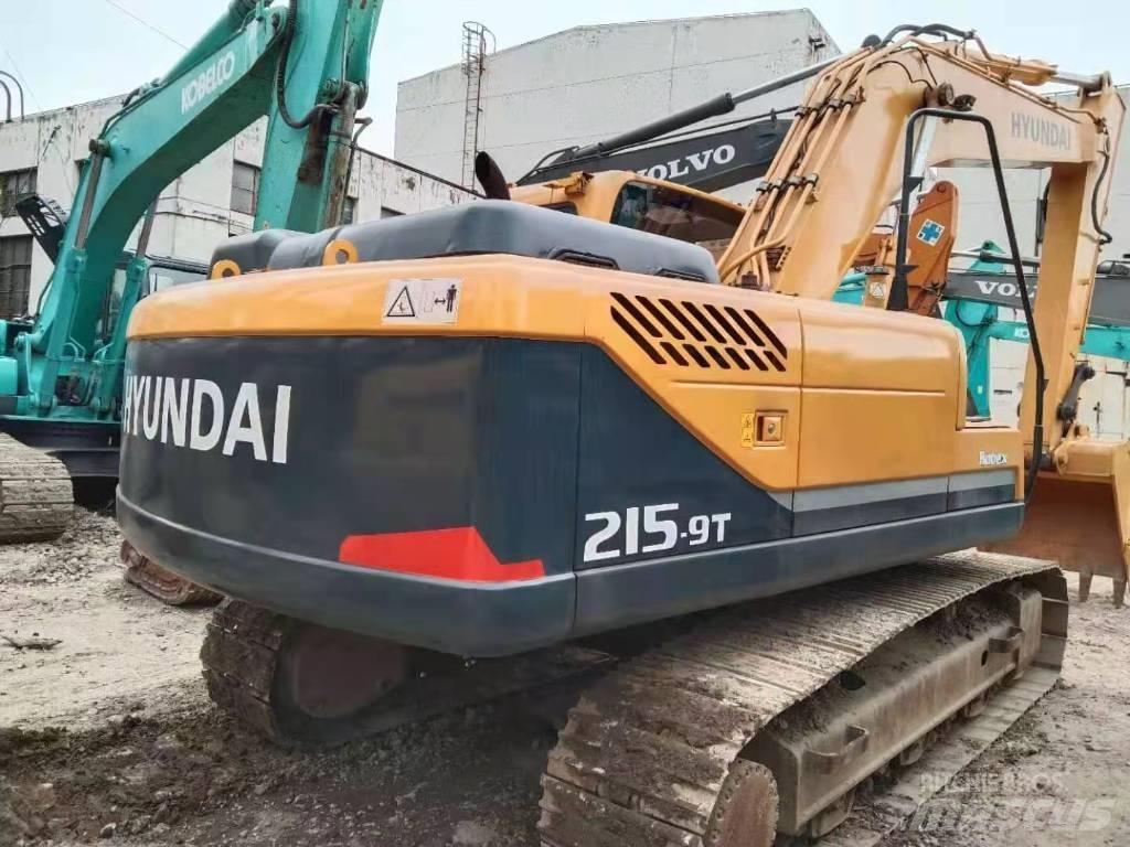 Hyundai R215-9T Ekskavatori uz riteņiem
