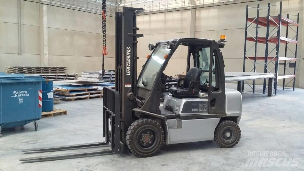 Nissan FGD02A30Q Tehnika ar dīzeļa dzinēju