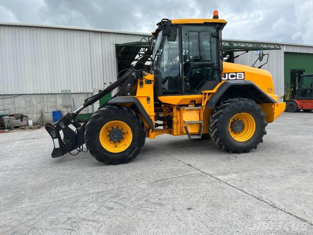 JCB 413 S Iekrāvēji uz riteņiem