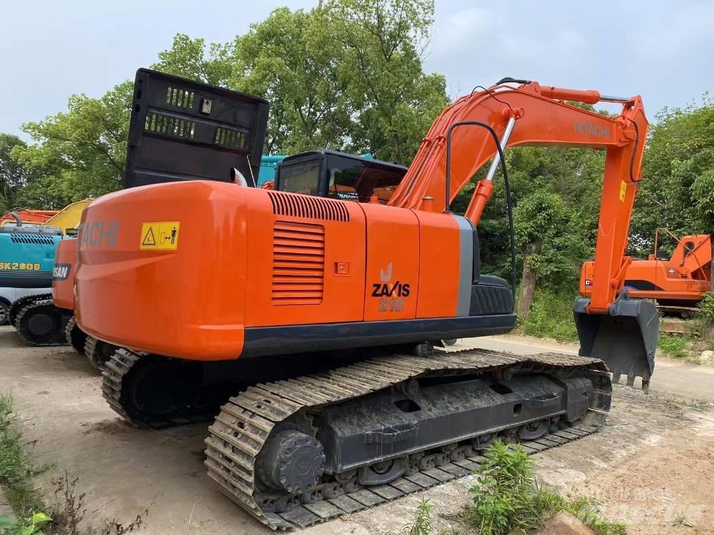 Hitachi ZX 210 Kāpurķēžu ekskavatori