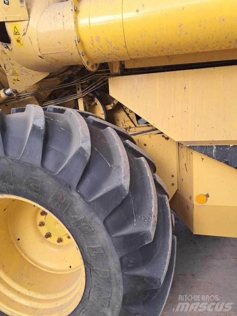 New Holland TX 66 Ražas novākšanas kombaini