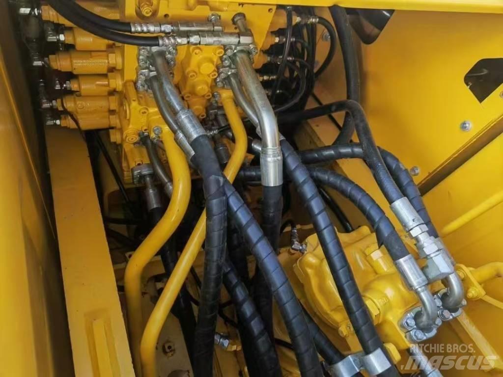 Komatsu 200-8 Kāpurķēžu ekskavatori