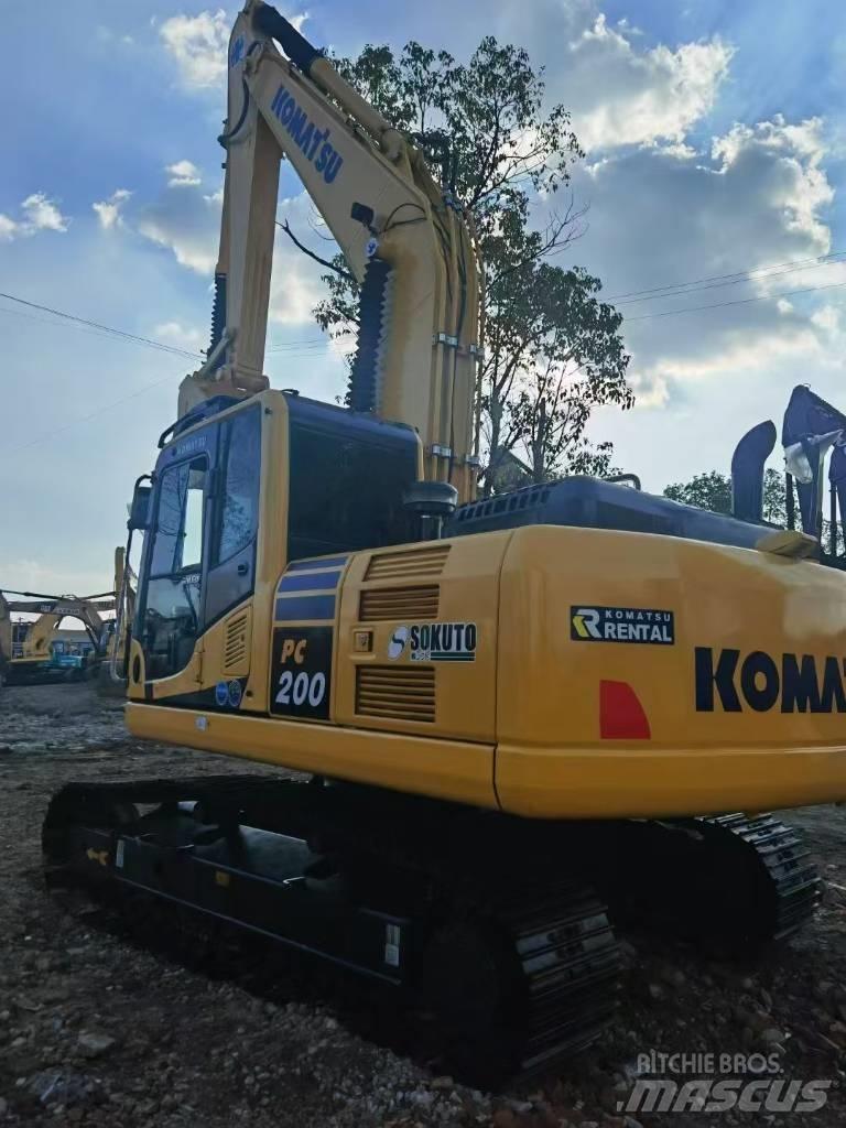 Komatsu 200-8 Kāpurķēžu ekskavatori