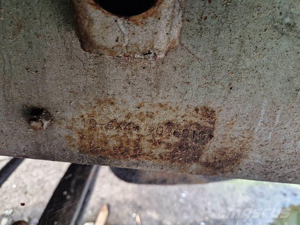 Volvo N1033 6X4 Šasija ar kabīni