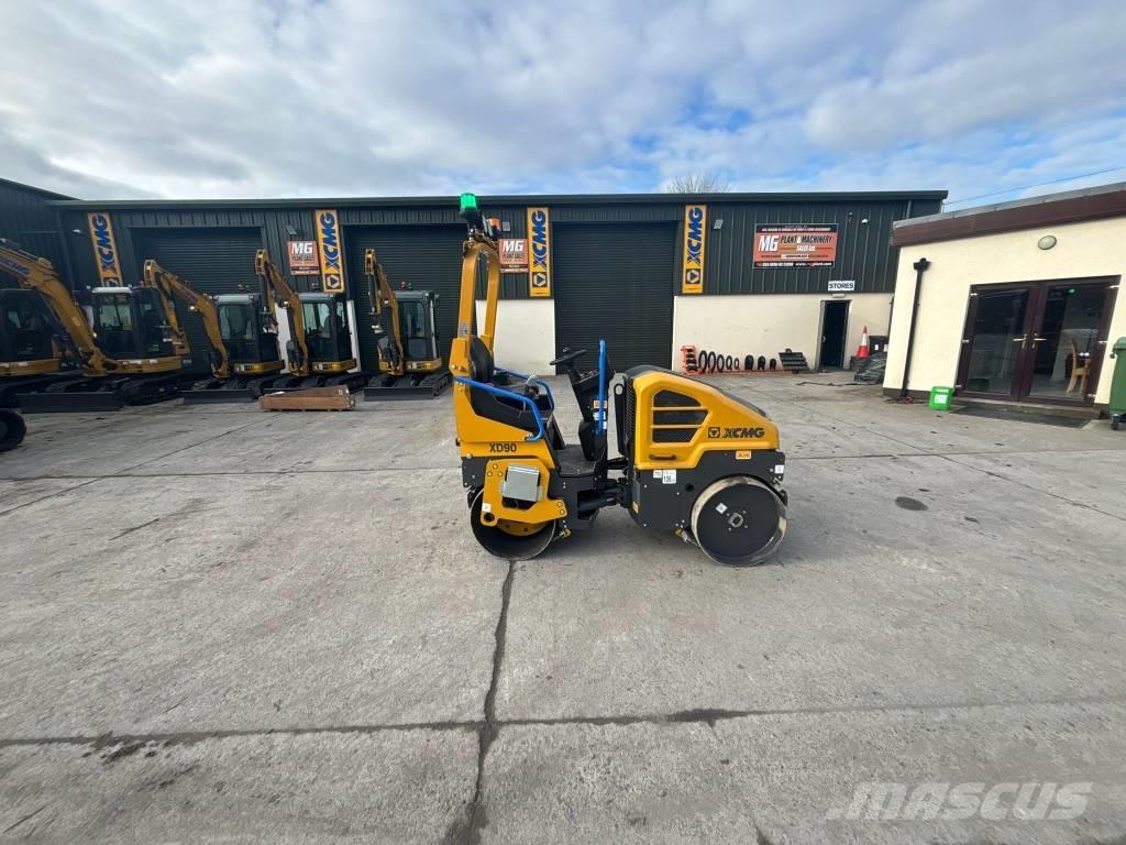 XCMG XD90 Divvalču grunts veltņi